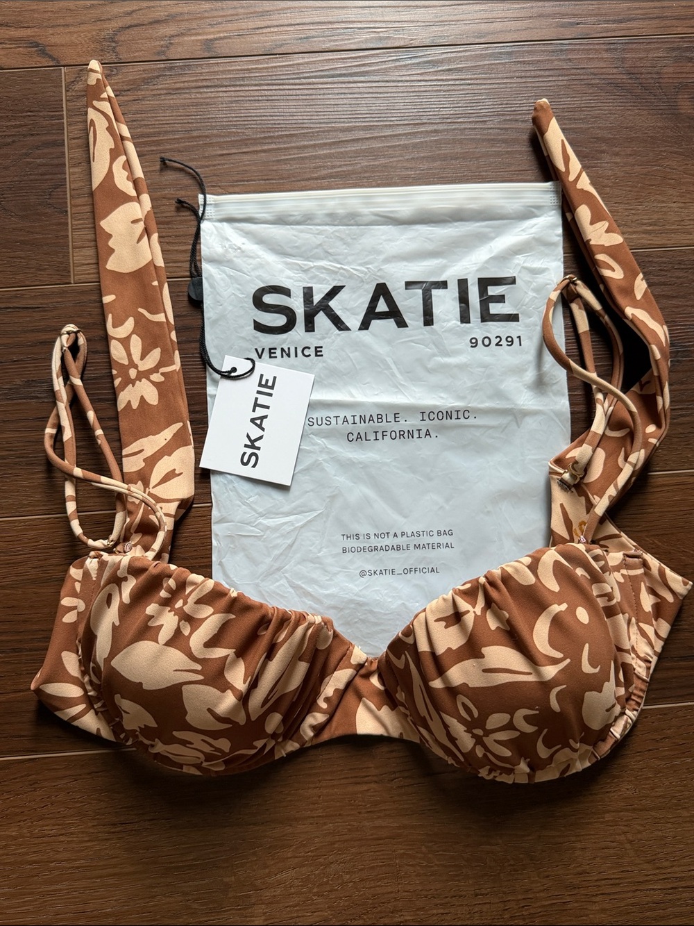Skatie Dorothy Underwire Bikini Top in Namotu Print M